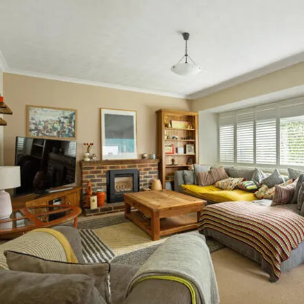 Image 2 - Willow Gardens, Liphook, GU30 7HY, United Kingdom - House for sale
