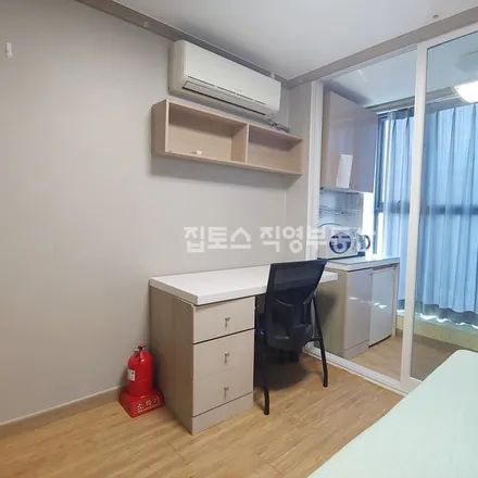 Rent this studio apartment on 서울특별시 서대문구 연희동 344-16