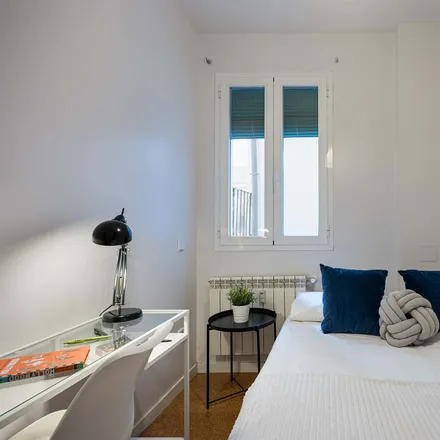 Rent this 1 bed room on Calle de Ibiza in 36, 28009 Madrid