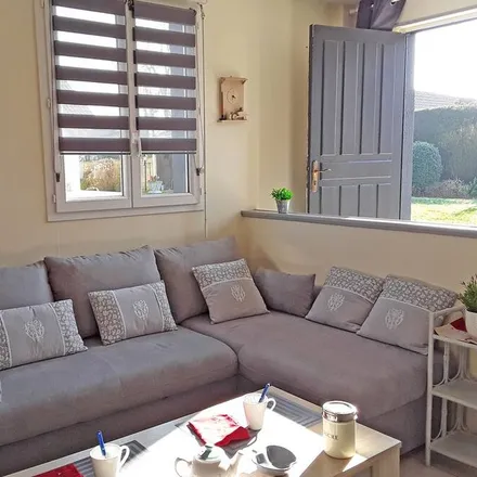 Rent this 2 bed house on Rue des Canadiens in 76260 Saint-Rémy-Boscrocourt, France