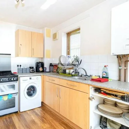 Image 2 - Marine Court, Fenny Stratford, MK6 5LW, United Kingdom - Apartment for sale