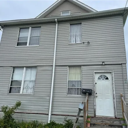 Buy this 6 bed duplex on 746 East 23rd Street in Federal Hill, Erie