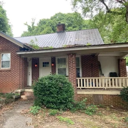 Buy this studio house on 642 Bradford Street North in Gainesville, GA 30501