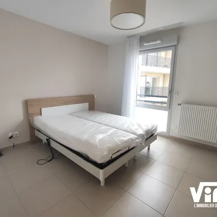 Rent this 3 bed apartment on 1 Square Jacques Chirac in 87000 Limoges, France