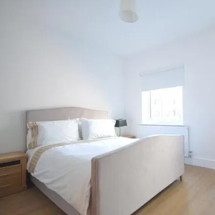 Image 5 - 72 Barnfield Place, Millwall, London, E14 9YB, United Kingdom - Townhouse for rent