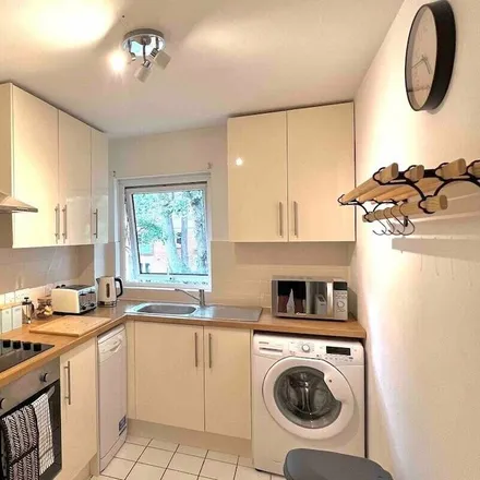 Image 3 - Windsor and Maidenhead, SL4 3HB, United Kingdom - Apartment for rent
