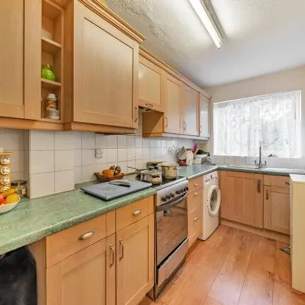 Image 2 - Stonecrop Road, Guildford, GU4 7XS, United Kingdom - Townhouse for sale