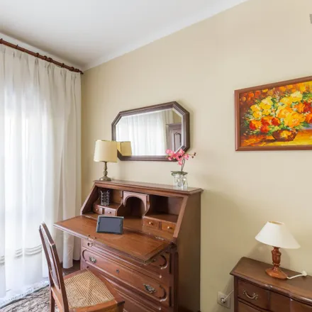 Rent this 3 bed room on Rua da Fonte de Contumil in 4350-191 Porto, Portugal