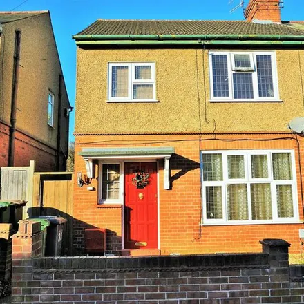 Rent this 3 bed apartment on Seymour Road in Luton, LU1 3NL