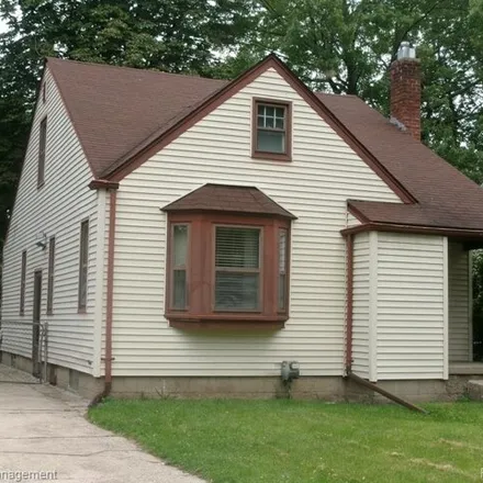 Rent this 3 bed house on 823 E 2nd St in Royal Oak, Michigan