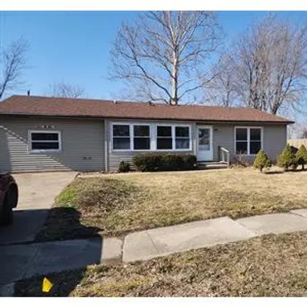 Buy this 3 bed house on 1333 Kennedy Drive in Pontiac, IL 61764