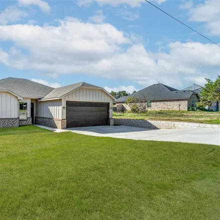 Buy this 3 bed house on Texas Dog Academy in Walnut Creek Drive, Granbury