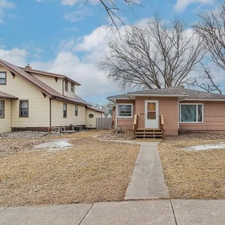 Buy this 3 bed house on 558 16th Street South in Fargo, ND 58103
