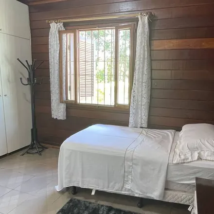 Rent this 4 bed house on São José dos Campos