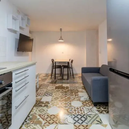 Rent this 6 bed apartment on Avinguda de Pérez Galdós in 116, 46008 Valencia