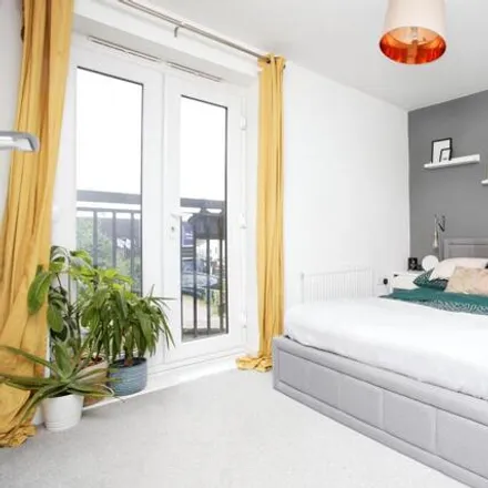 Image 6 - Childer House, Childer Close, Daimler Green, CV6 5AY, United Kingdom - Room for rent