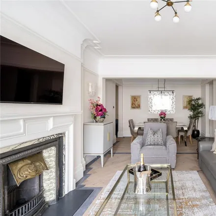 Rent this 2 bed apartment on Grove Court in Circus Road, London