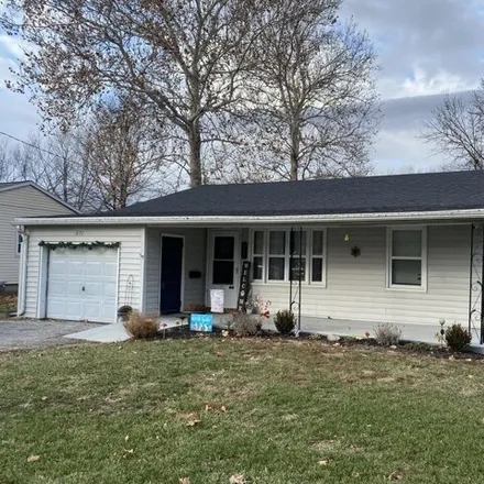 Buy this 3 bed house on 665 West High Street in Marshall, MO 65340