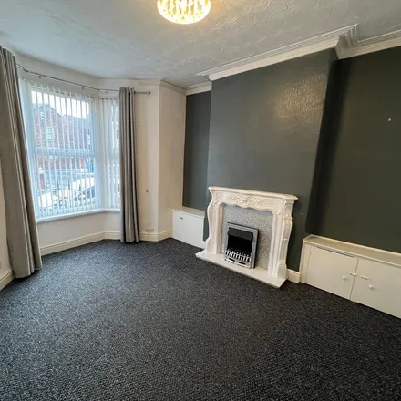 Image 2 - Dinorwic Road, Liverpool, L4 0UB, United Kingdom - House for rent