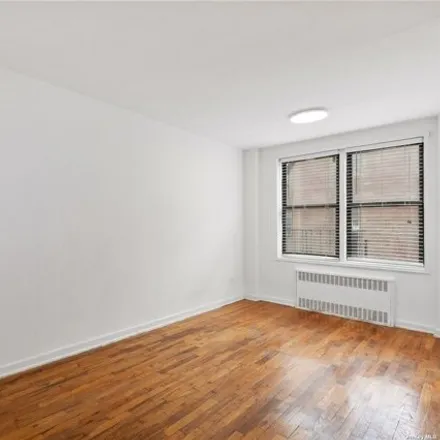 Image 6 - The New Yorker, 103-25 68th Avenue, New York, NY 11375, USA - Apartment for sale