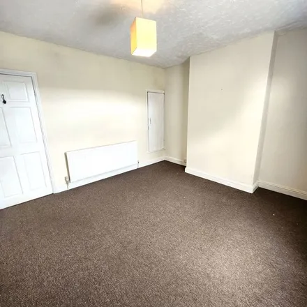 Rent this 3 bed apartment on MMS Supermarket Ltd in A459, Rowley Regis