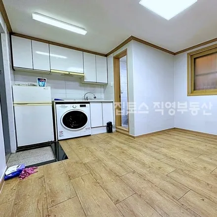 Rent this studio apartment on 서울특별시 관악구 봉천동 1520-7