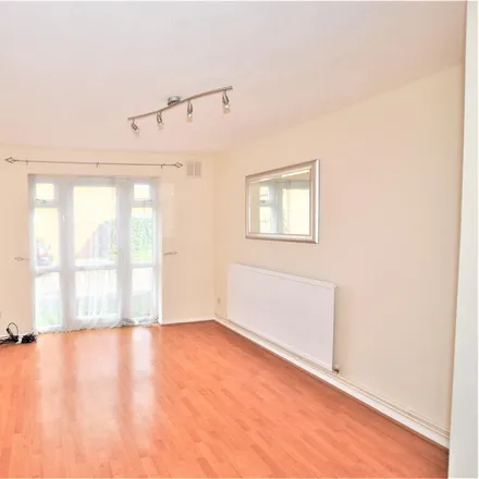 Image 2 - Beehive Close, Elstree, WD6 3HP, United Kingdom - Apartment for rent
