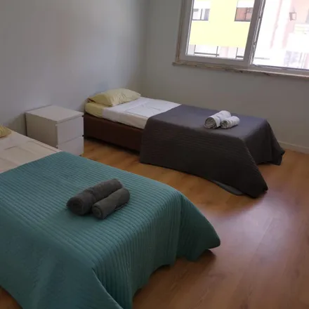 Rent this 5 bed room on Rua Professor Salazar de Sousa 34 in 2825-369 Costa da Caparica, Portugal