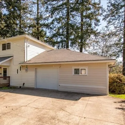 Buy this 3 bed house on 1812 Northeast 106th Avenue in Portland, OR 97220