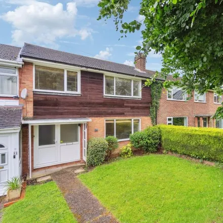 Rent this 3 bed townhouse on Hill Farm Road in Chalfont St Peter, SL9 0DD