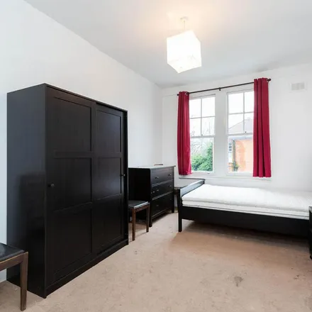 Image 5 - Ashford Avenue, London, N8 8LN, United Kingdom - Apartment for rent