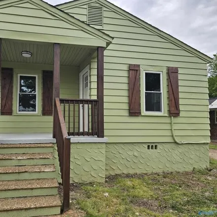 Buy this 2 bed house on 1105 Bellemeade Avenue in Florence, AL 35630