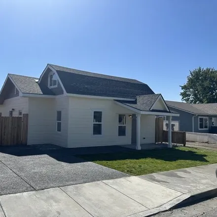 Buy this 3 bed house on 215 Northwest 8th Avenue in Milton-Freewater, Umatilla County