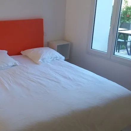 Rent this 1 bed townhouse on La Verdière in Var, France