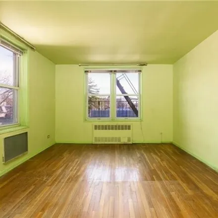 Image 6 - 2711 Avenue X, New York, NY 11229, USA - Apartment for sale