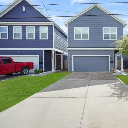 Rent this 3 bed townhouse on Mount Tabor Missionary Baptist Church in Vera Lou Street, Brookhaven