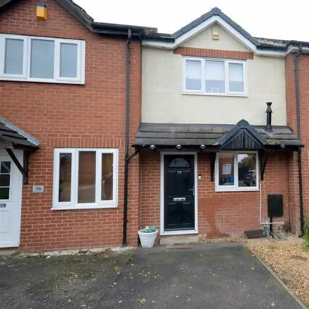 Rent this 3 bed townhouse on Muirfield Close in Tapton, S41 0SS
