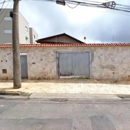 Buy this 3 bed house on Rua Major Francisco Jose Dias in Estância Poços de Caldas, Poços de Caldas - MG