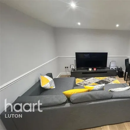 Rent this 1 bed apartment on Downs Road in Luton, LU1 1QR