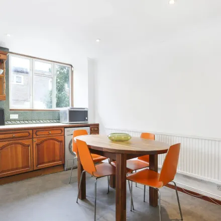 Rent this 3 bed apartment on Rainham Close in London, SW11 6RB
