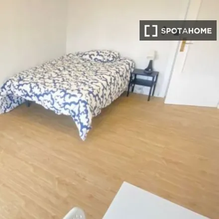 Rent this 4 bed room on Calle Castaños / Castaños kalea in 6, 48007 Bilbao
