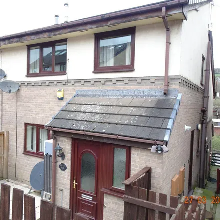 Rent this 2 bed townhouse on Paterson Close in Stocksbridge, S36 1JG