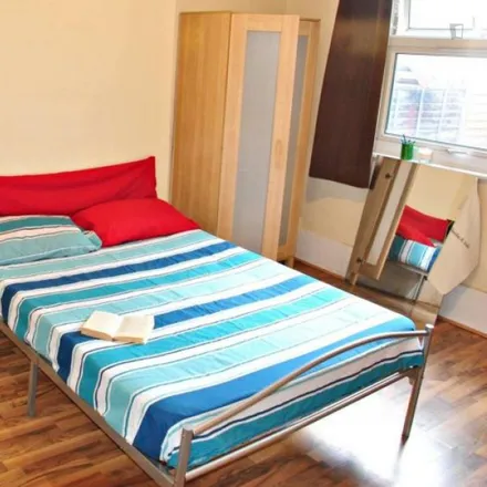 Rent this 7 bed room on Hornsey Park Road in London, N8 0JY