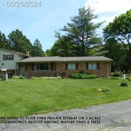 Buy this 3 bed house on 3776 Chaz Lane in White Lake Charter Township, MI 48383