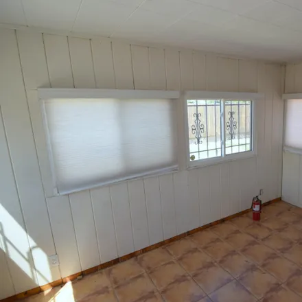 Image 8 - 917 La Veta Drive Northeast, Albuquerque, NM 87108, USA - House for sale