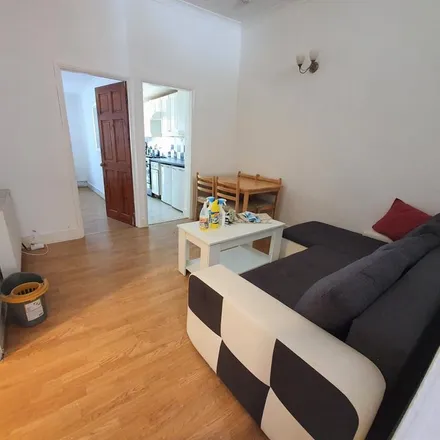 Image 2 - Kensington Gardens, London, IG1 3EJ, United Kingdom - Apartment for rent