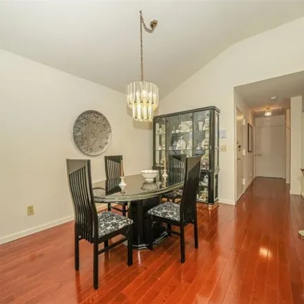 Image 7 - 78th Street - Sapphire Street, New York, NY 11414, USA - Condo for sale