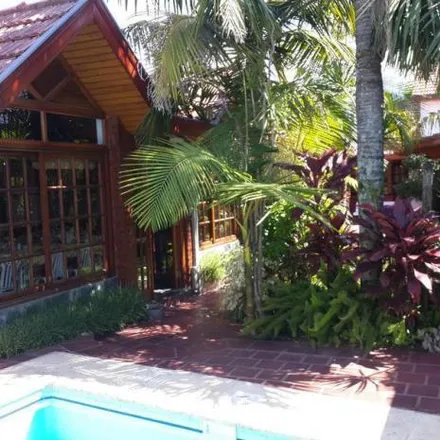 Buy this 5 bed house on Doctor Antonio Caviglia / Azul 1446 in Partido de Avellaneda, 1875 Wilde