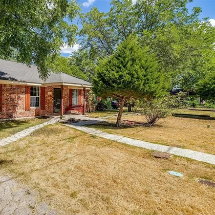 Buy this 3 bed house on 111 Griffin Street in Waxahachie, TX 75165
