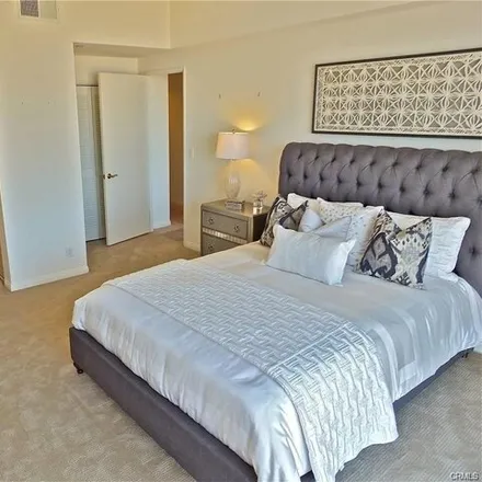Image 4 - The Pacific, 850 East Ocean Boulevard, Long Beach, CA 90802, USA - Condo for rent